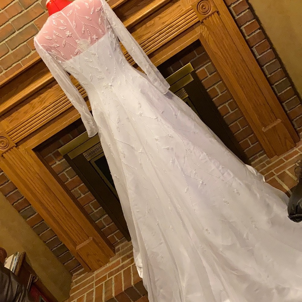 EUC sz 10 2pc bridal gown and chiffon jacket - Picture 6 of 12